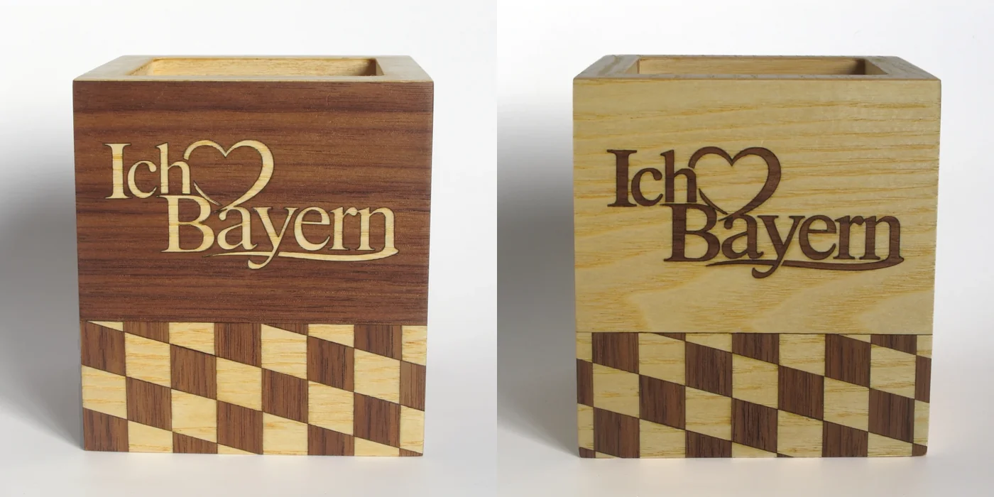 Die beiden Ausfuehrungen von Ich ♥ Bayern nebeneinander: links dunkel, rechts hell